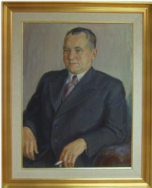 Avausilmoituksessa 1946, yhtiön perustaja Jalmari Koskinen (kuvassa), kiteytti tavoitteemme: "Toivomme, että hyvällä ja rehellisellä palvelulla saamme arvoisien ostajien luottamuksellisen suosion."